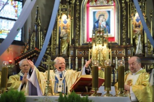 arcybiskup jędraszewski w budzowie